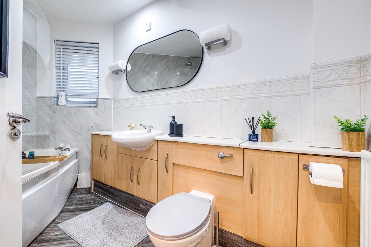 Birmingham, Modern 2 Bedroom, Free Parking Spaces, Free Wi-Fi And Netflix Exterior photo