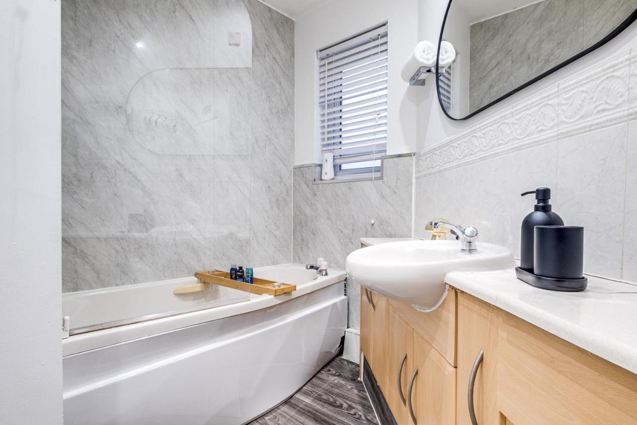 Birmingham, Modern 2 Bedroom, Free Parking Spaces, Free Wi-Fi And Netflix Exterior photo